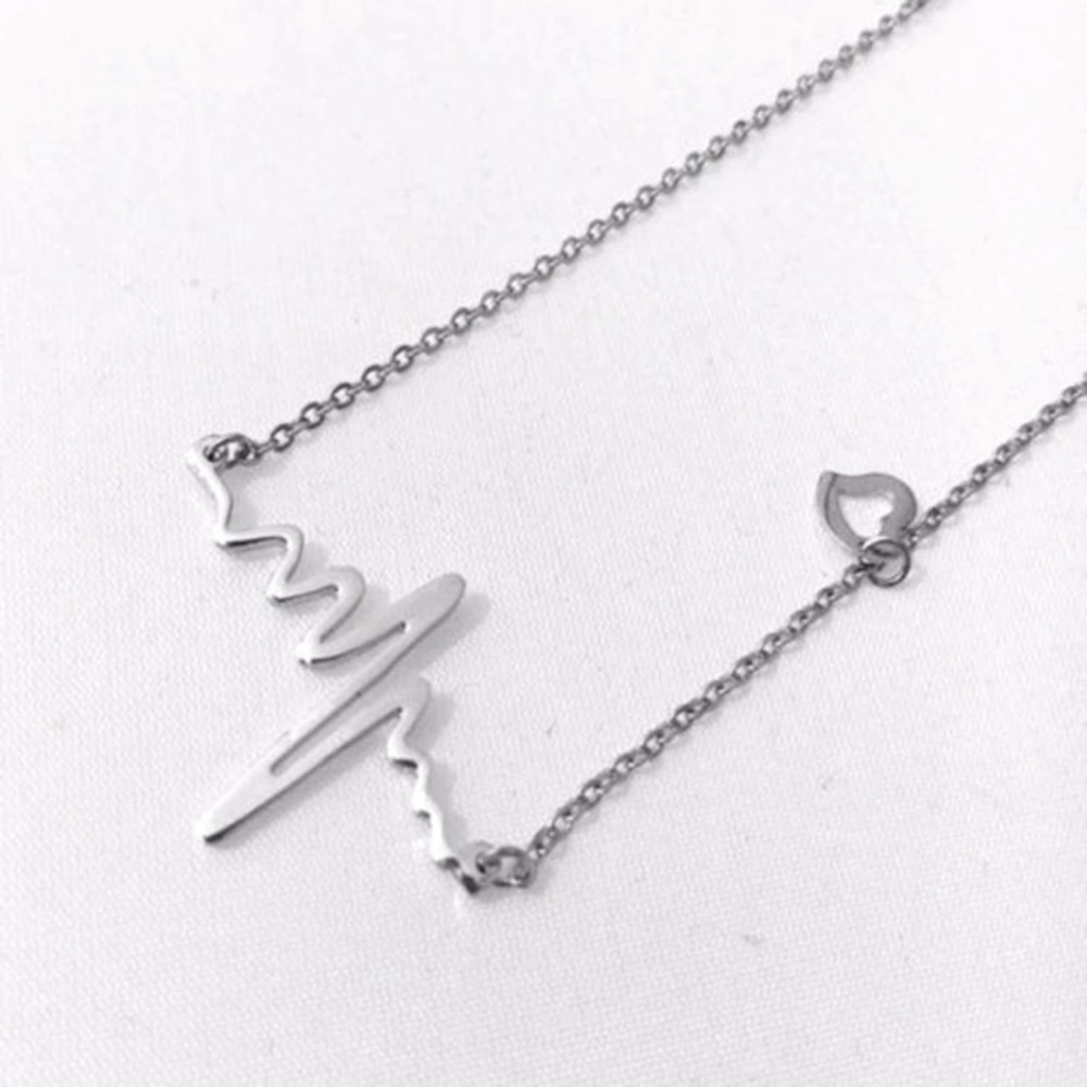 NEW!💙💎SWEET💍HEARTBEAT NECKLACE💎💙SILVERY HEART - Picture 3 of 8